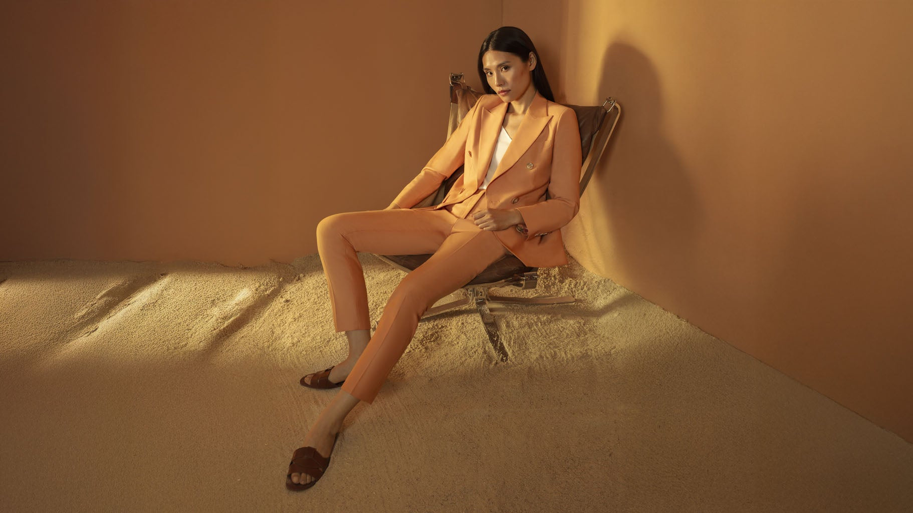 Travel in style: women trousers that offer comfort and versatility for jetsetters