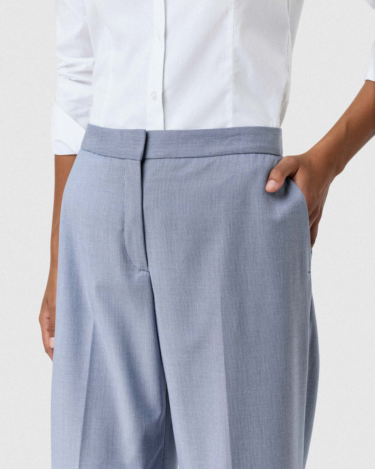 Medium Blue (AI)