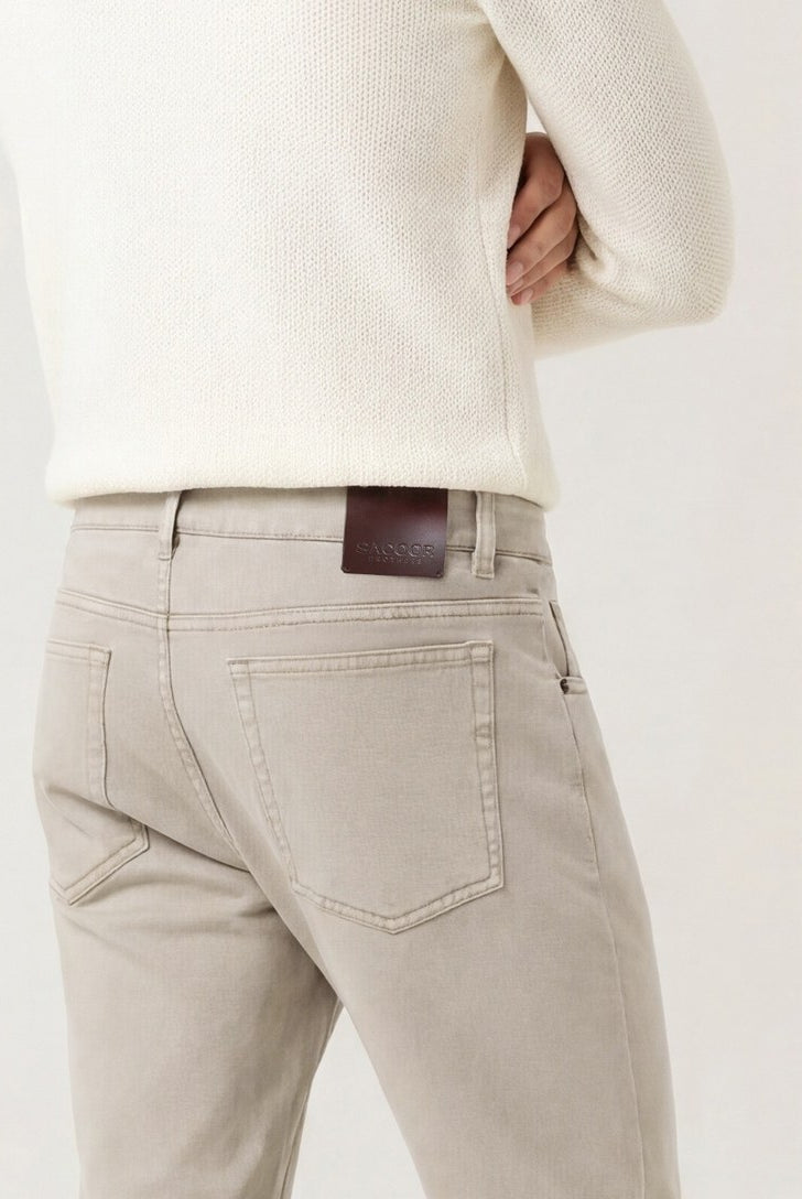 Light Brown (AI)