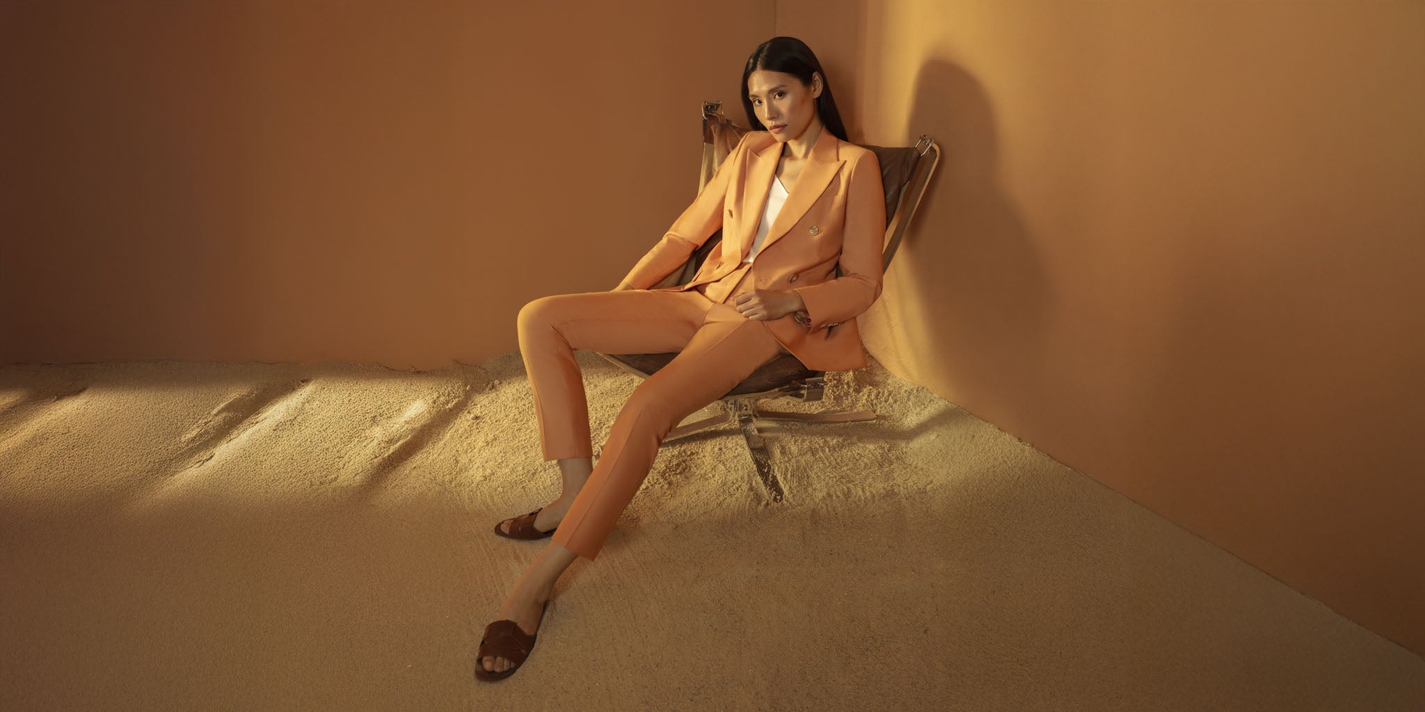 Travel in style: women trousers that offer comfort and versatility for jetsetters