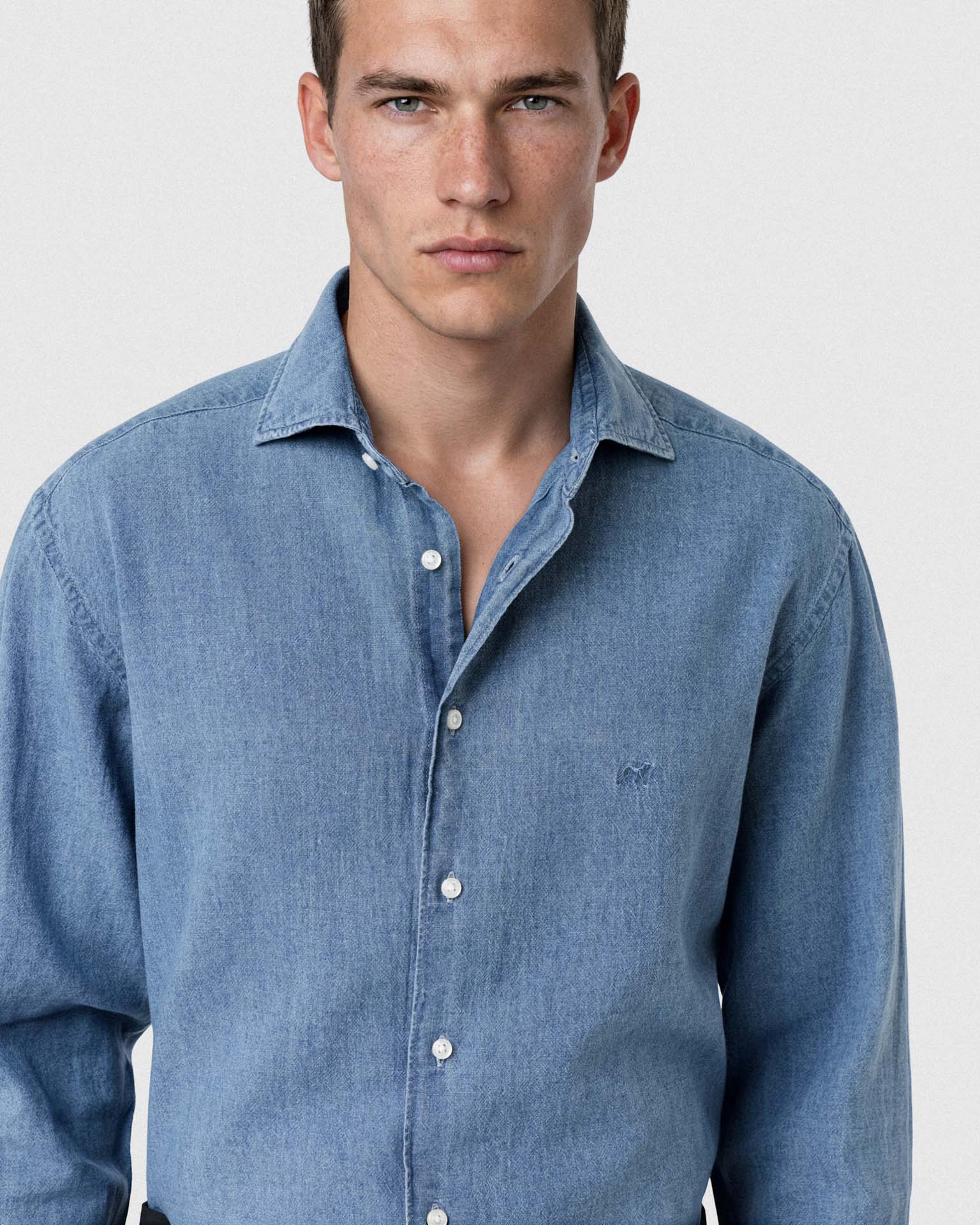 Medium Blue (AI)